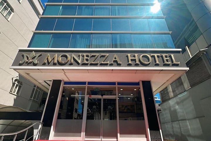 Hotel Exterior 35 of 38