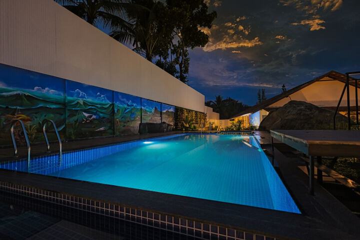 Pool 28 of 39