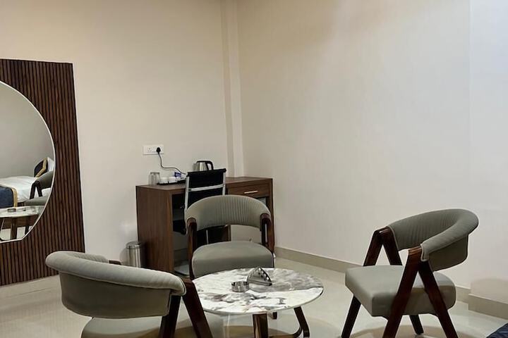 Room 3 of 10