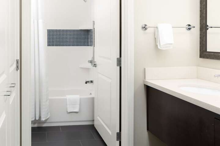 1 King Studio Suite Communication Accessible Tub (10 of 25)