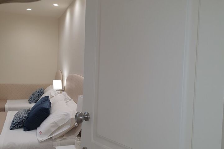 Room 9 of 33
