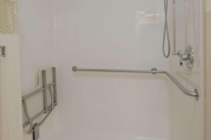 1 King Mobility Hearing Accessible with Tub (9 of 13)