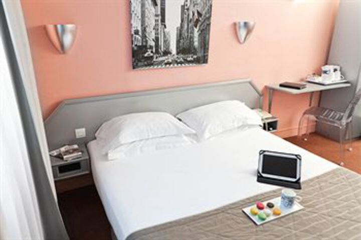 Room 13 of 34
