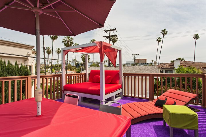 Sundeck 28 of 30