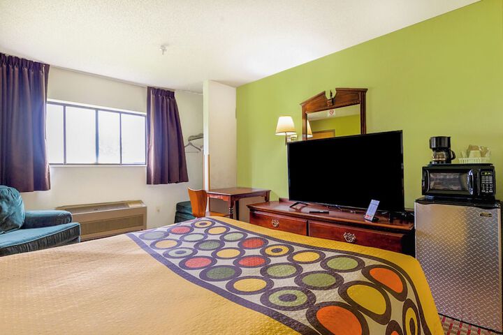 1 Queen Bed (24 of 33)
