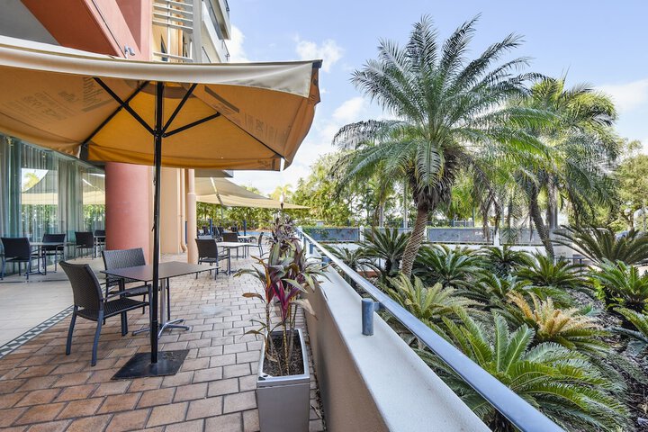 Hotel Exterior 72 of 74