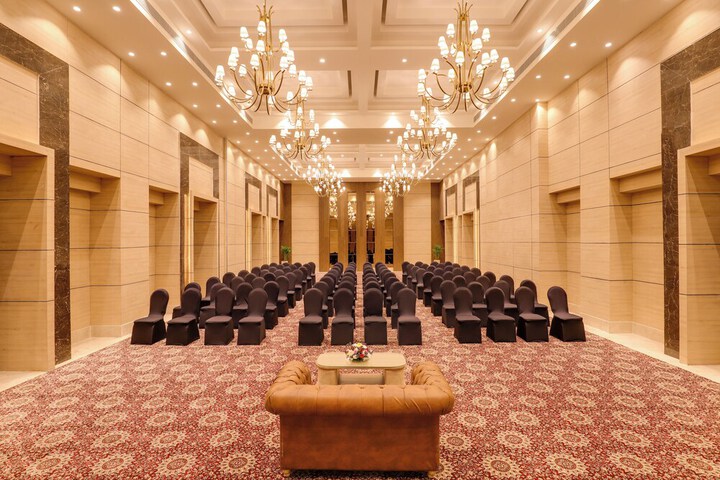Ballroom/Hall 55 of 57