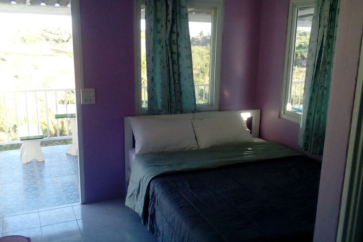 Room 2 of 33