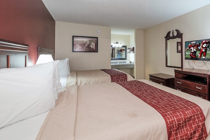 ADA Accessible Deluxe 2 Queen Beds (5 of 8)