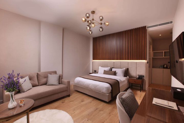 Room 10 of 33