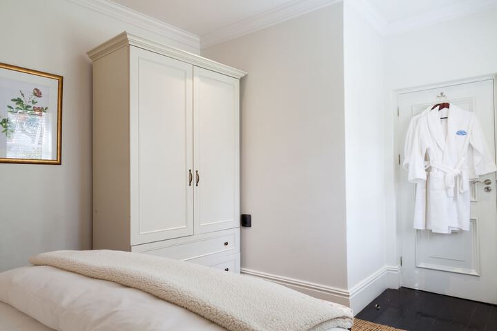 Room 12 of 82