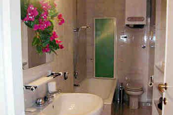 Room 2 of 6