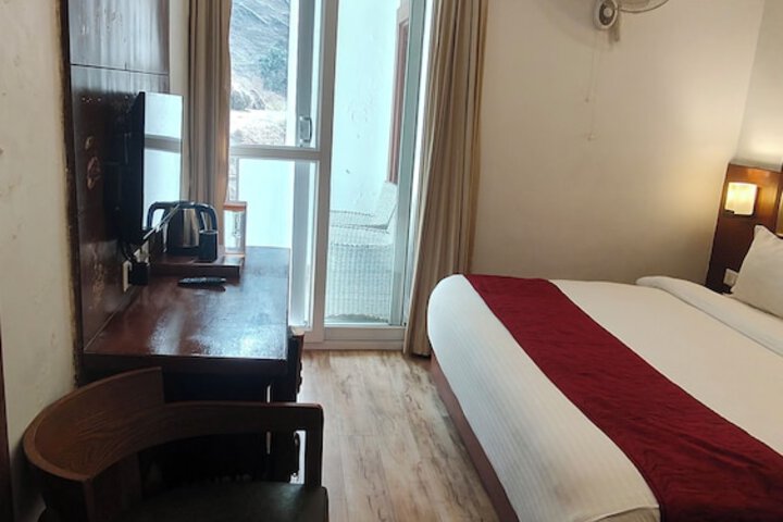 Room 13 of 33