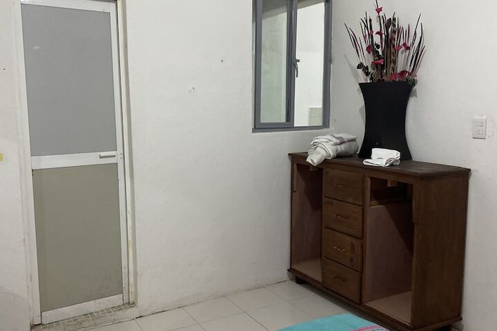 Room 5 of 12