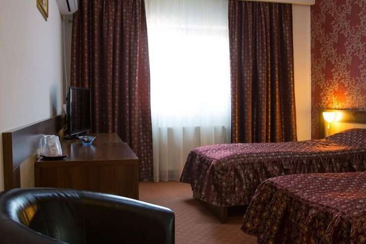 Room 6 of 13
