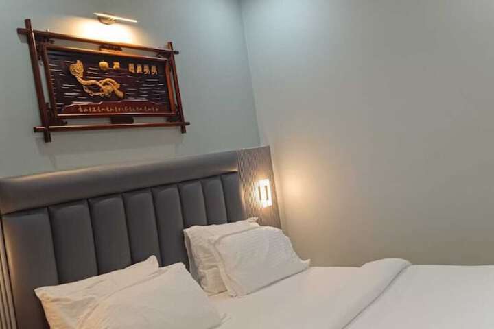 Room 33 of 53