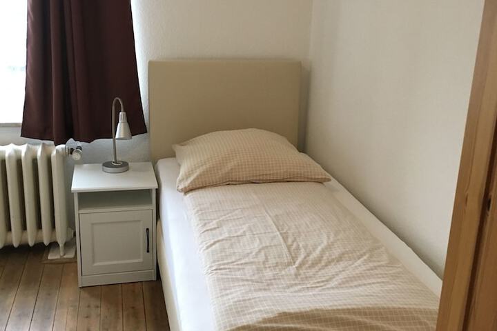 Room 4 of 32
