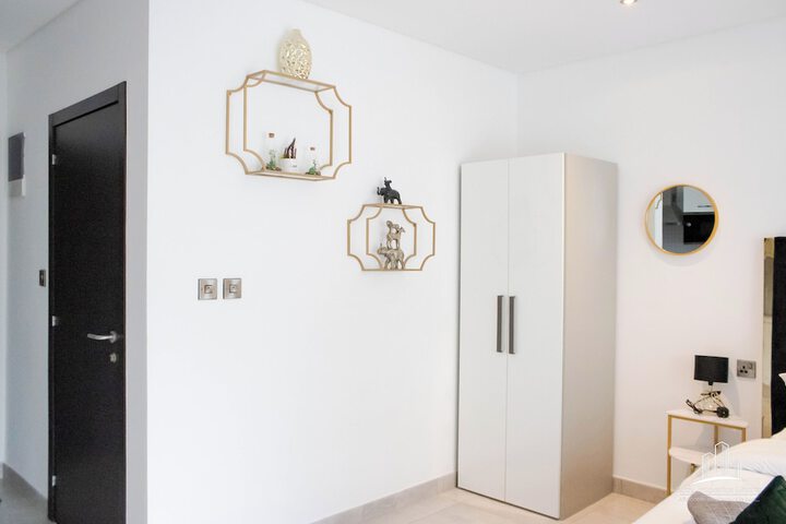 Room 28 of 136