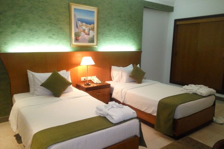 Room 10 of 37