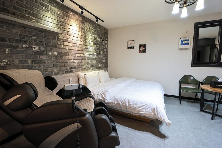 Room 46 of 93