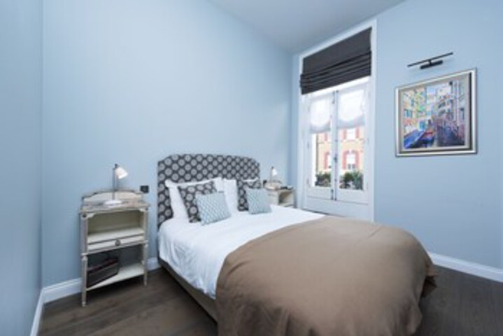 Room 6 of 26
