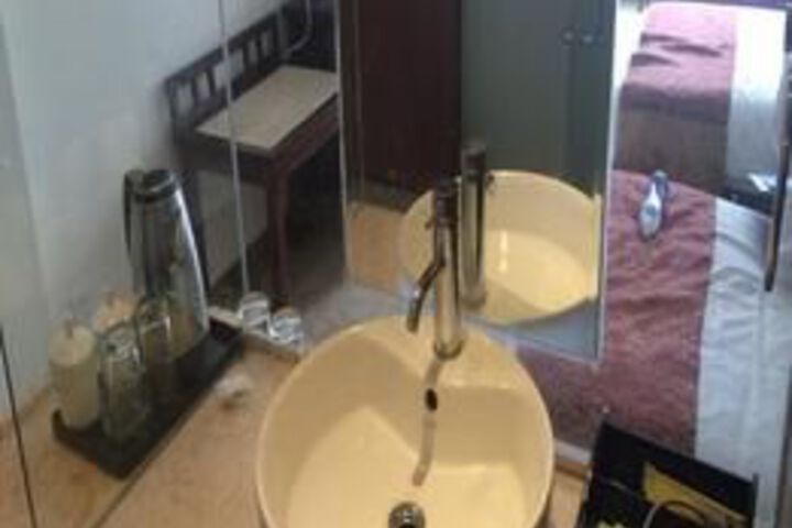 Room 5 of 38