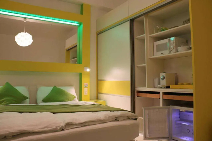 Room 4 of 10