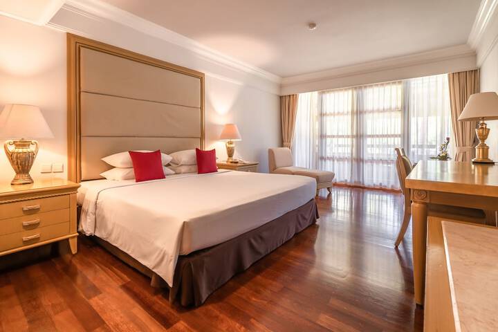 Room 6 of 90