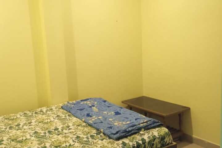 Room 6 of 12