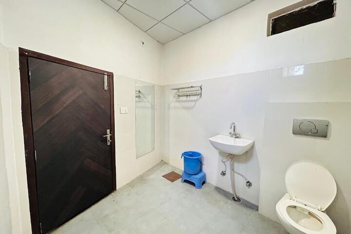 Room 27 of 32