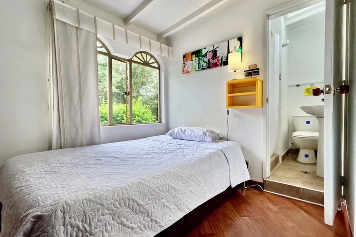 Room 9 of 36