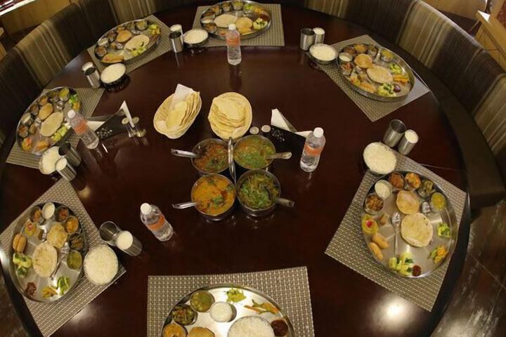 Dining 44 of 87