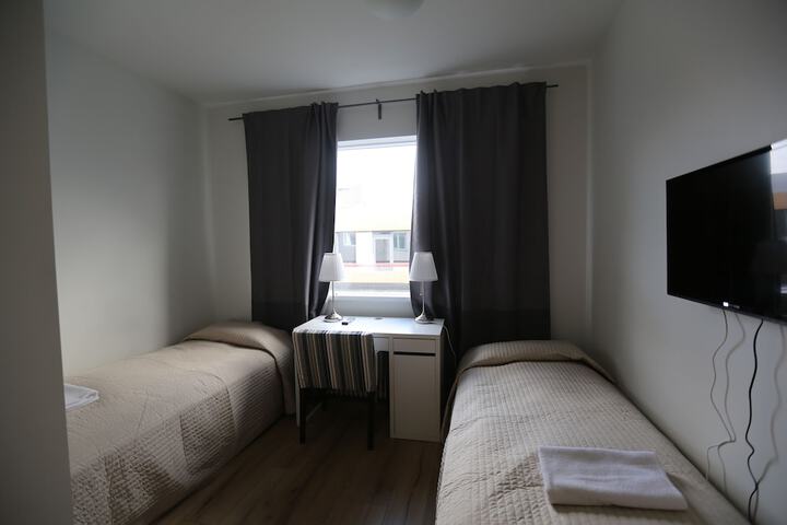 Room 6 of 32