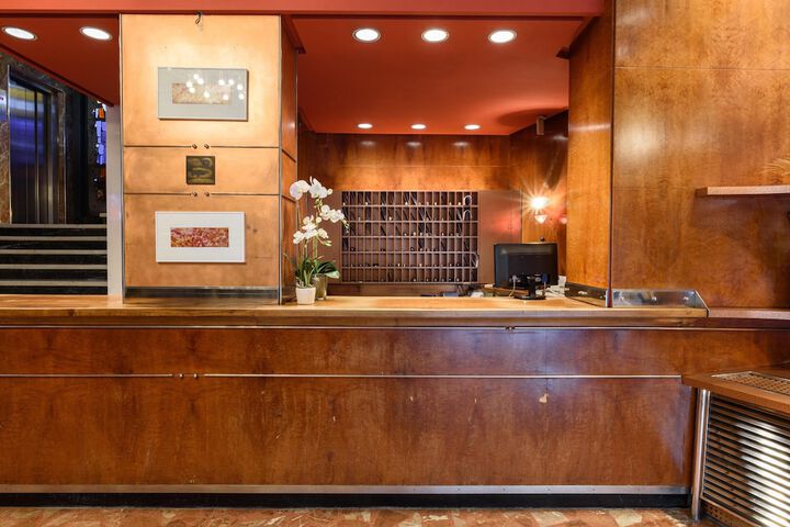 Entrance & Lobby