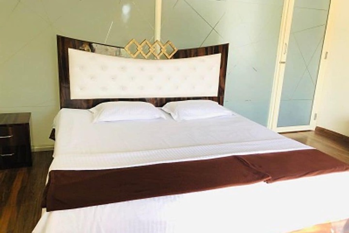 Room 12 of 12