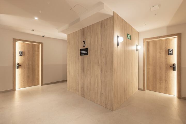 Ballroom/Hall 37 of 45