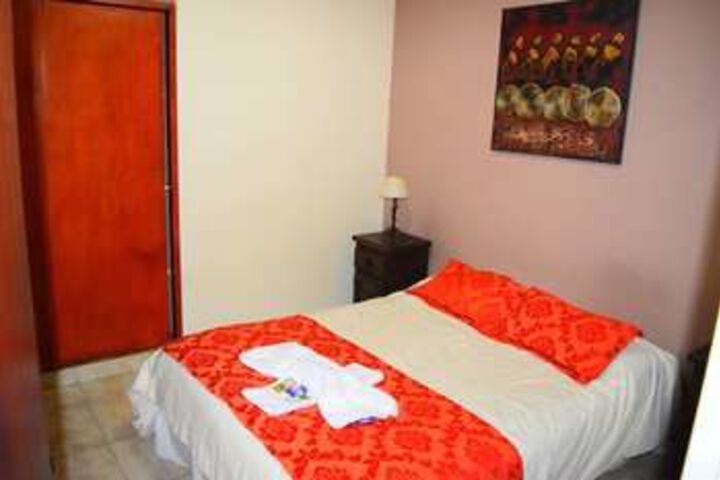 Room 4 of 8