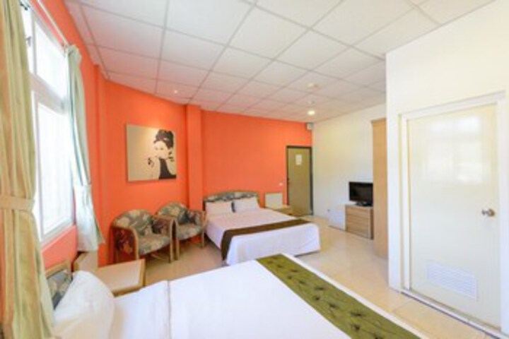 Room 6 of 24