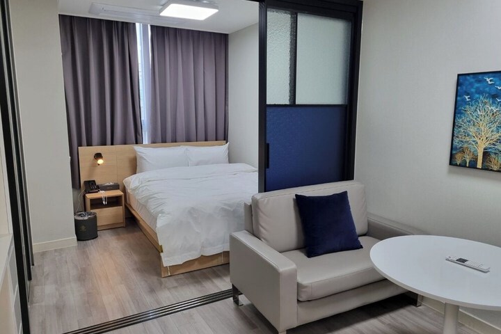 Room 6 of 24