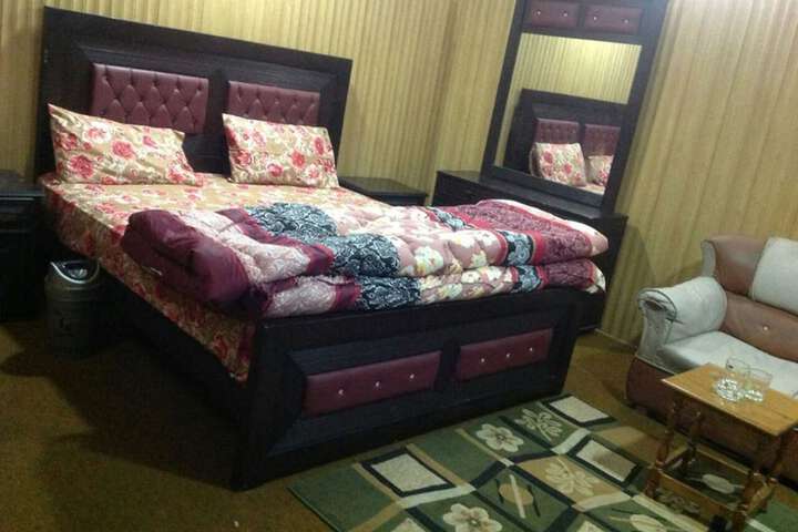 Room 5 of 12