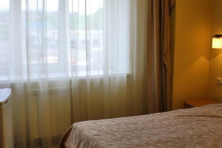 Room 6 of 16