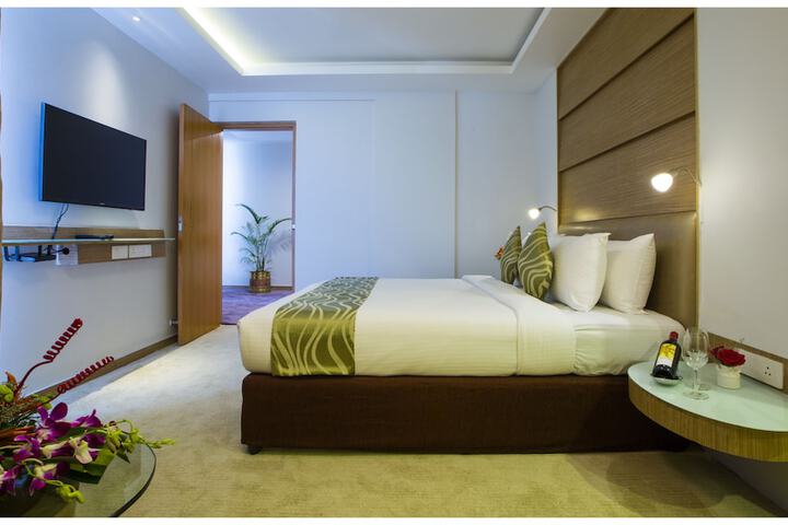 Room 12 of 30