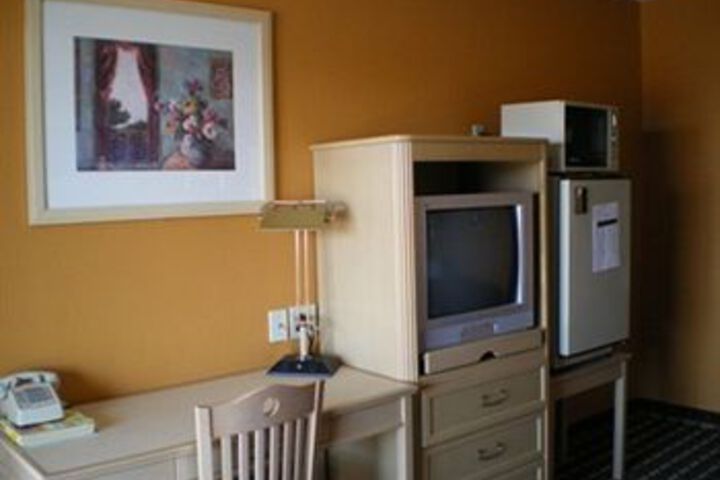 Room 10 of 11