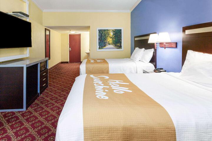 2 Double Beds (4 of 7)
