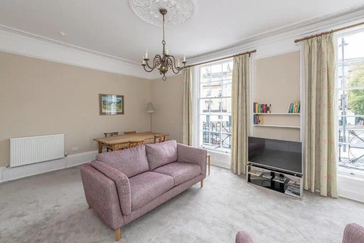 Spacious Maisonette with Parking 10 mins walk from Bath Abbey 2 Bed & 2 Bath