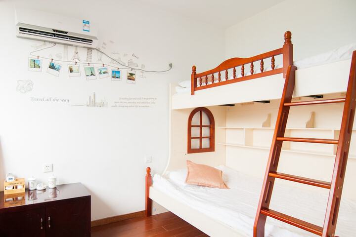 Room 10 of 32