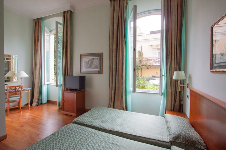 Room 12 of 53