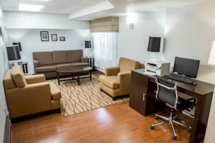 Room 32 of 42