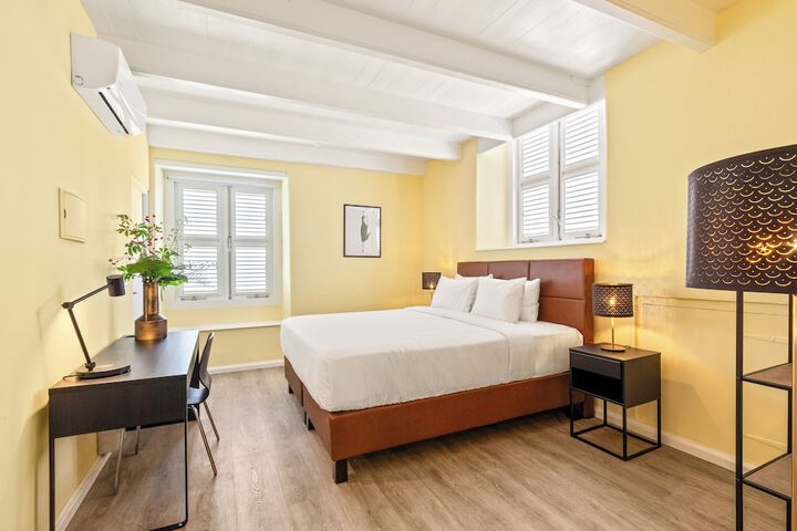 Room 3 of 79