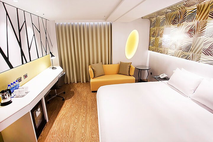Room 10 of 29